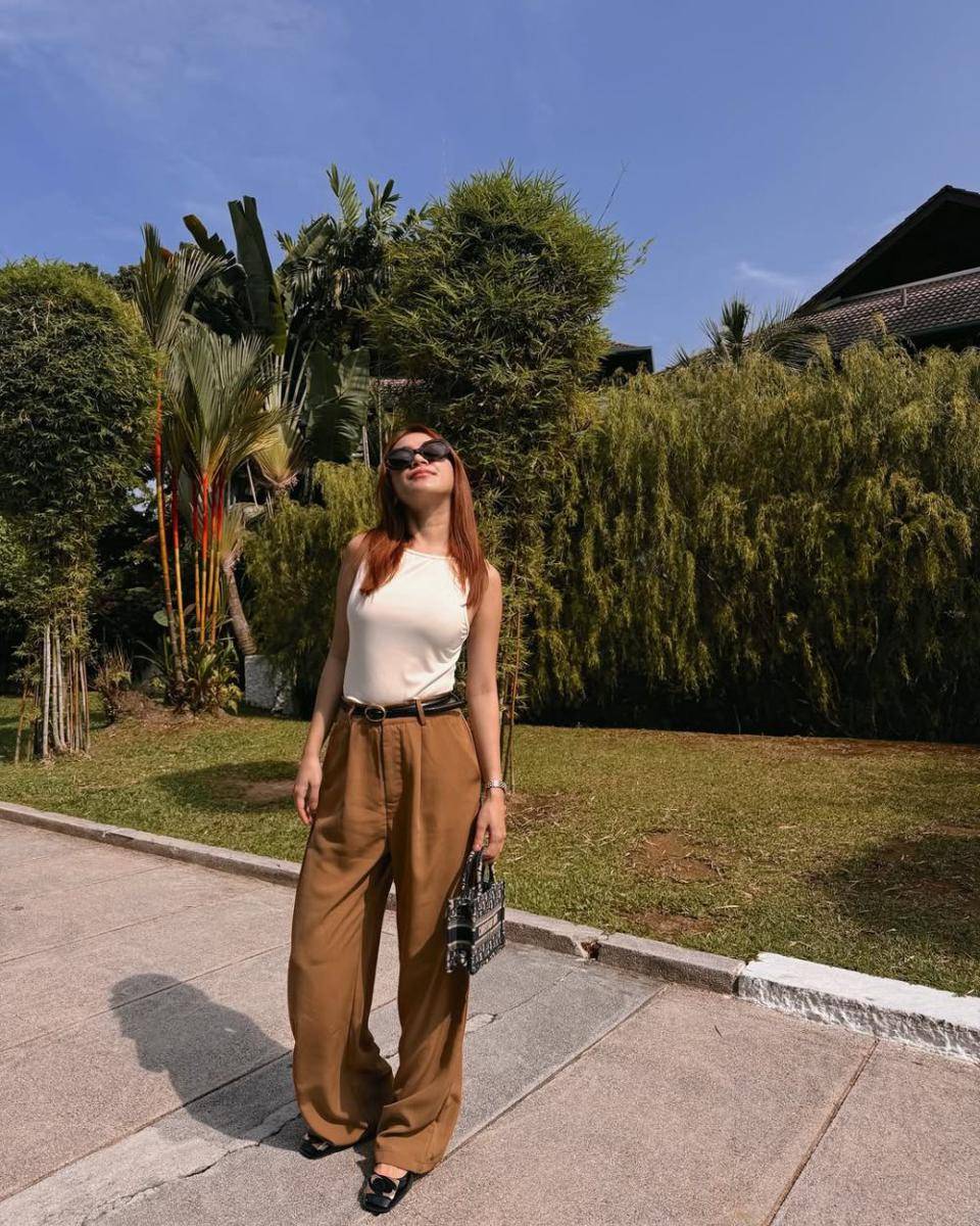 potret ide OOTD kasual dan elegan ala Eyka Farhana (instagram.com/eykafarhana)