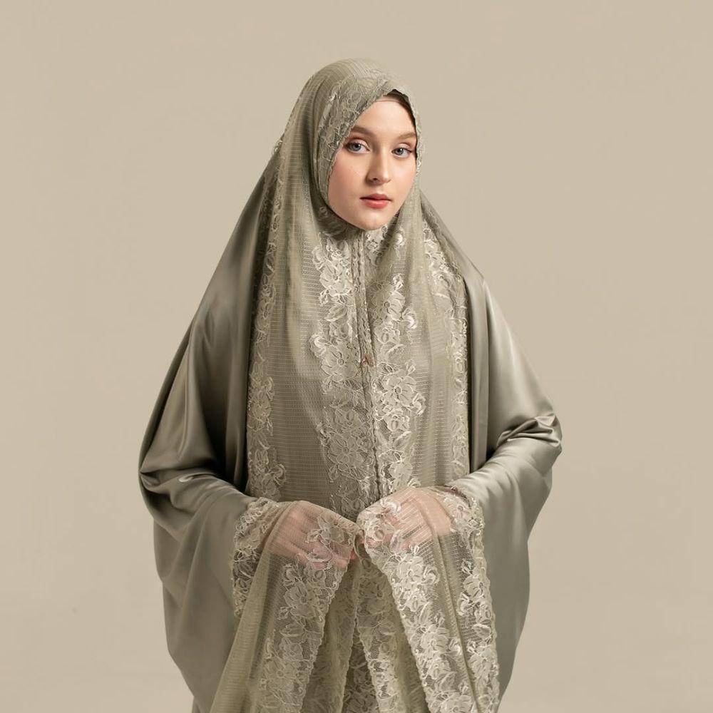 potret ide mukena motif bernuansa bold buat salat tarawih (instagram.com/afsha.official)