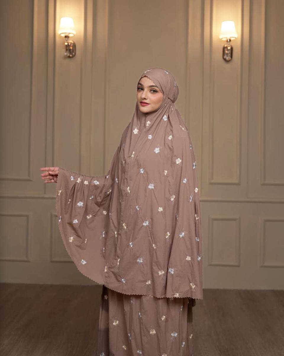 potret ide mukena motif bernuansa bold buat salat tarawih (instagram.com/afsha.official)