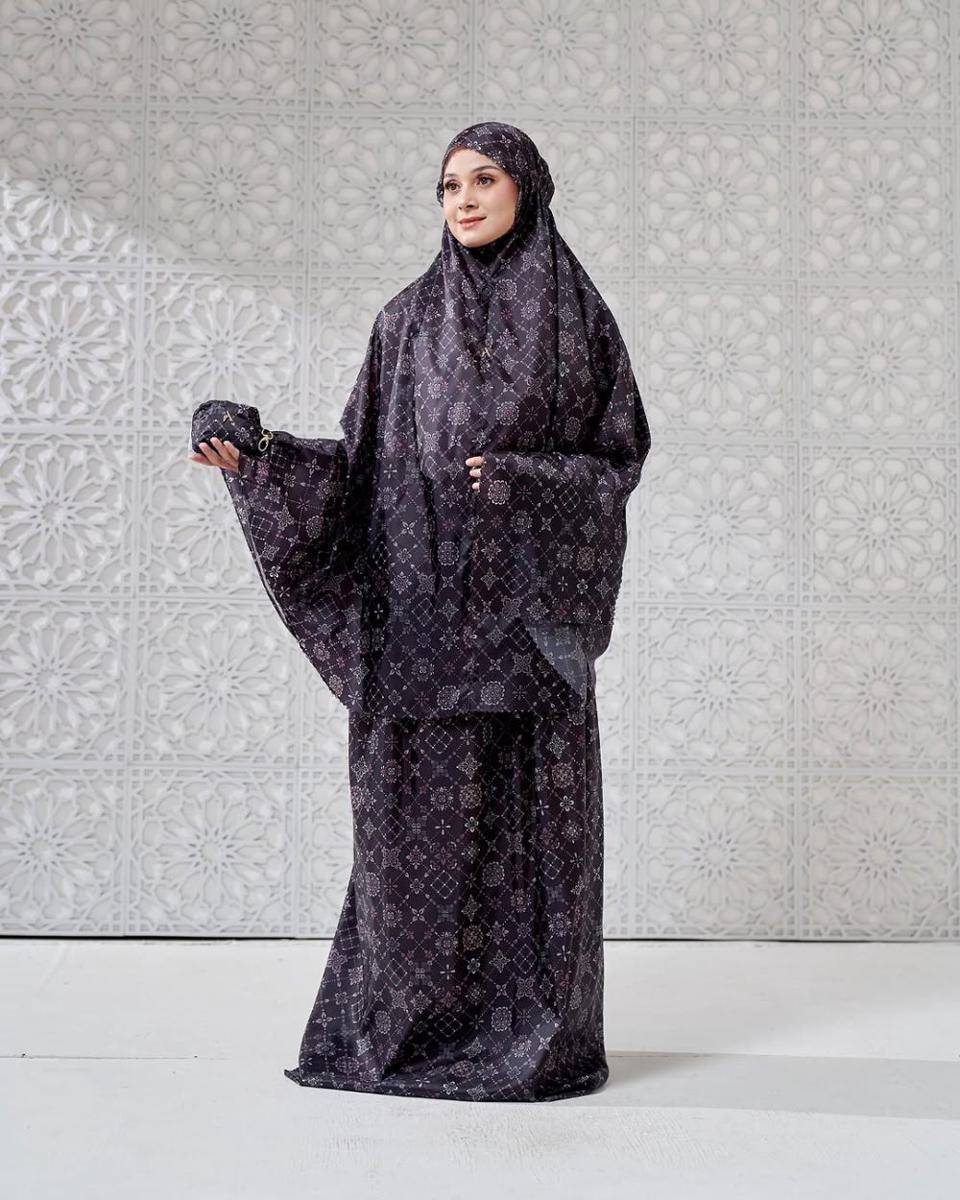 potret ide mukena motif bernuansa bold buat salat tarawih (instagram.com/afsha.official)