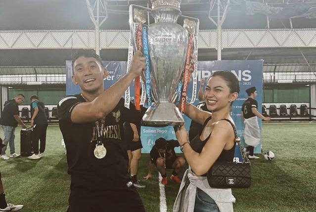 7 Potret Daffa Wardhana Menang Tanding Bola, Ada Ariel Tatum Dampingi