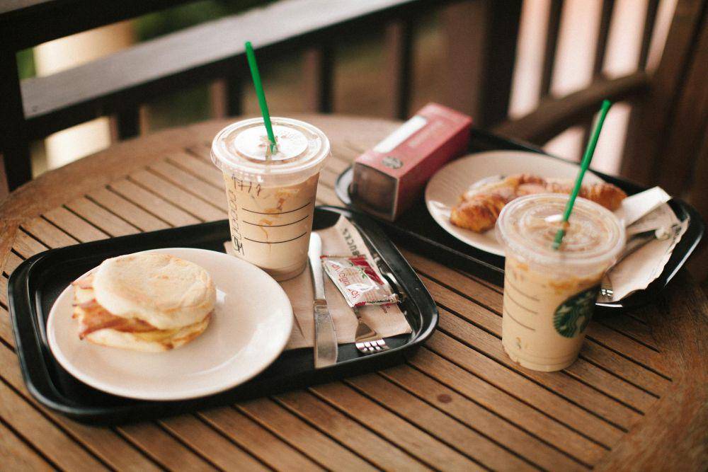 ilustrasi produk Starbucks (pexels.com/Lina Kivaka)