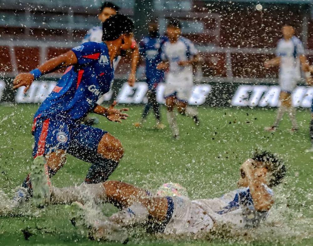 PSIS Semarang melawan Arema FC pada laga pekan ke-24 Liga 1 2024/2025 yang digelar di Stadion Gelora Soepriadi Blitar, Senin (24/2/2025). (dok. PSIS)