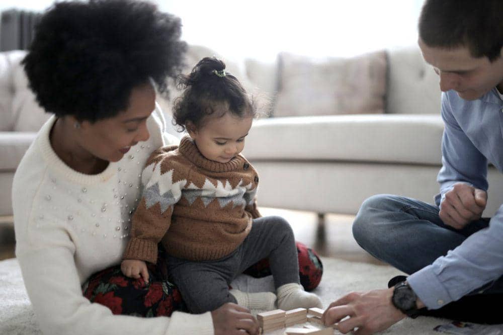 Ilustrasi orang tua dan anak (Pexels.com/Andrea Piacquadio)