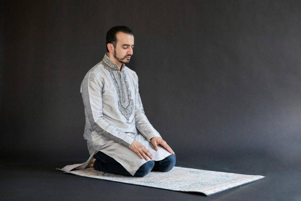 ilustrasi seseorang salat (pexels.com/RDNE Stock project)
