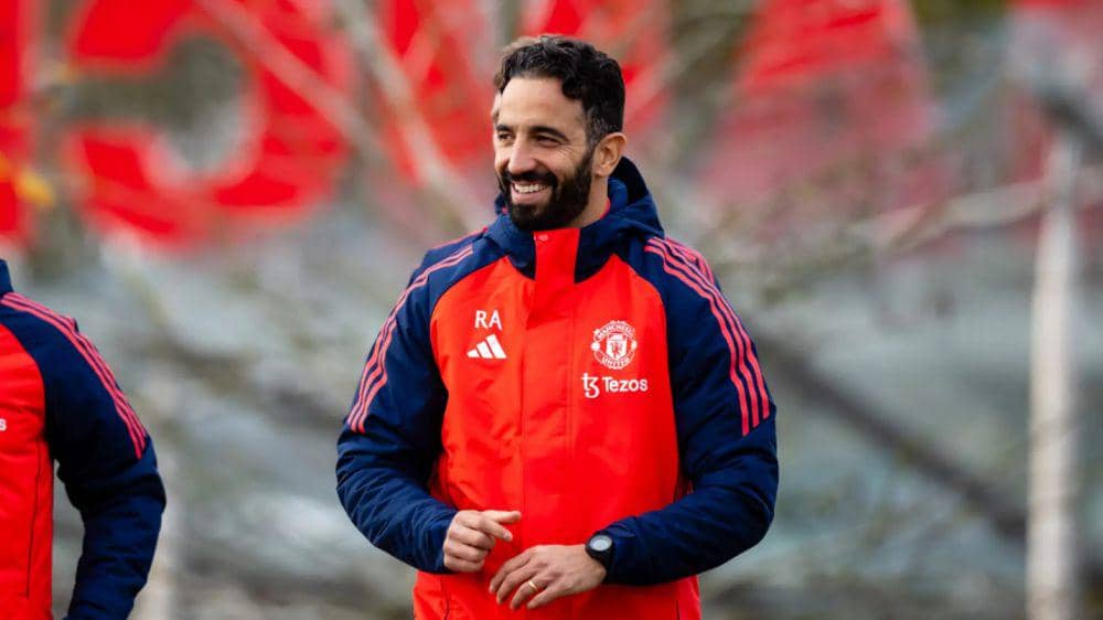 Potret Ruben Amorim saat memimpin latihan tim utama Manchester United (supersport.com)