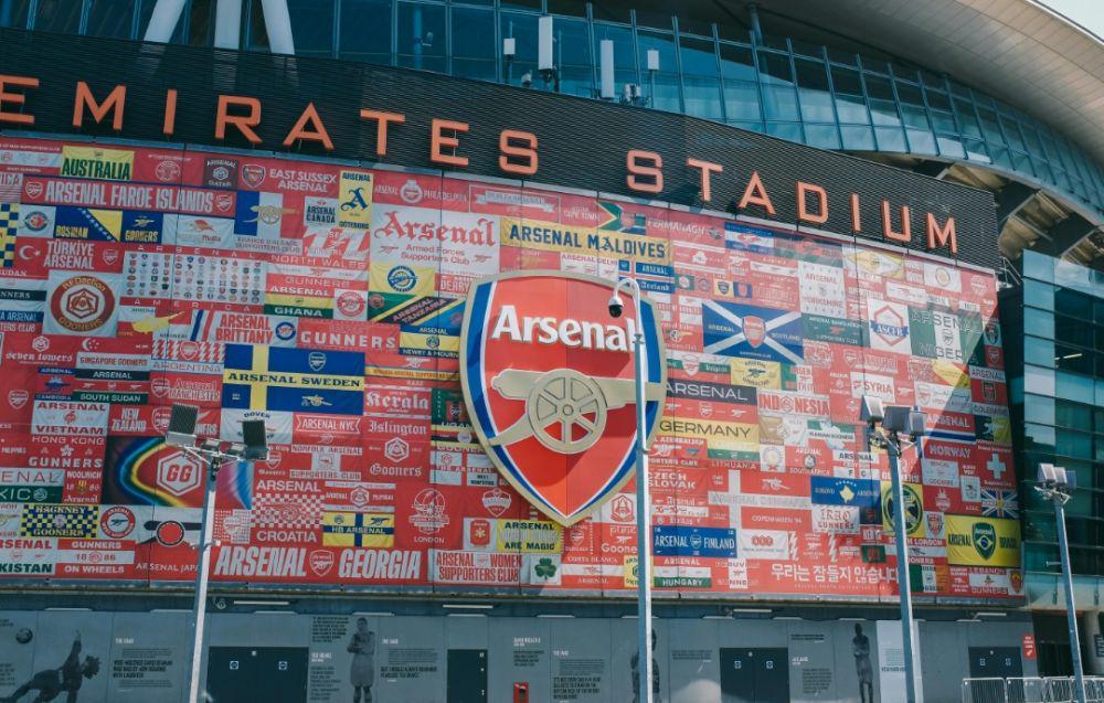 ilustrasi stadion sepak bola, Emirates Stadium (pexels.com/Huy Phan)