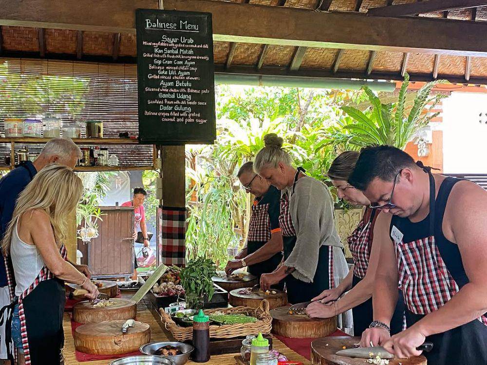 Chef Mudana Cooking Class (instagram.com/chefmudana)