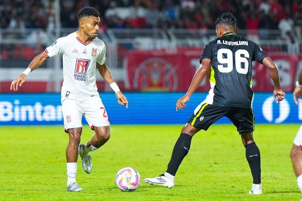 Salah satu momen pertandingan pekan ke-24 BRI Liga 1 2024/2025 antara Malut United versus PSS Sleman di Stadion Gelora Kie Raha Ternate, Minggu 23 Februari 2025. (Instagram.com/malutunitedfc)