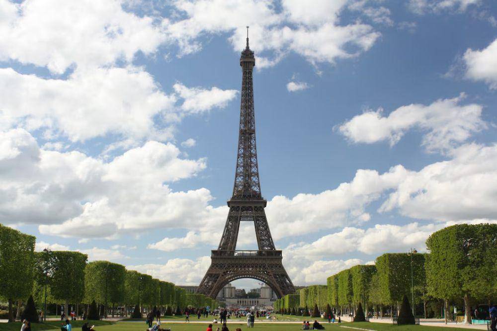 Ilustrasi kota Paris di Prancis (Freepik:com/s.salvador)