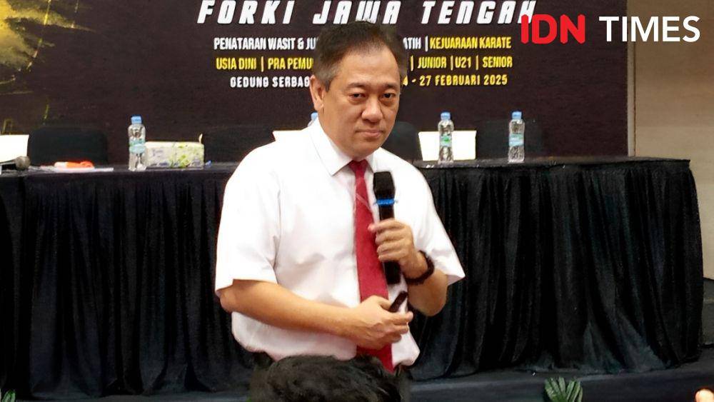 Ketua dewan wasit PB Forki Arif Nugraha ingatkan wasit juri di Jawa Tengah untuk rajin membaca buku, Senin (24/2/2025).(IDN Times/Cokie Sutrisno)