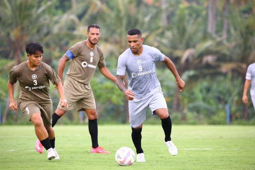 Starbol Indonesia hadirkan Carles Puyol di Bali. (Dok. Starbol Indonesia)