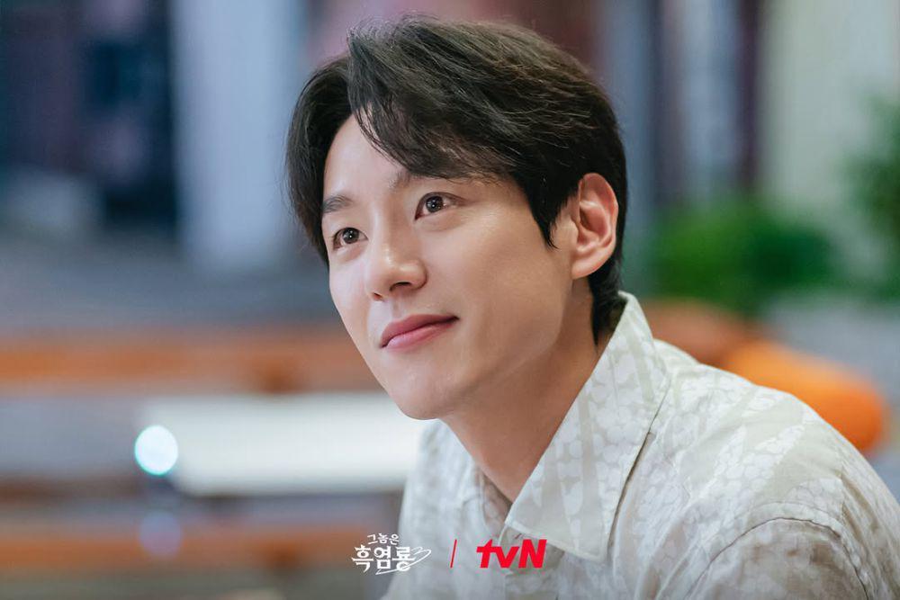 7 Ciri Kim Sin Won Adalah Seorang Emophilia di My Dearest Nemesis