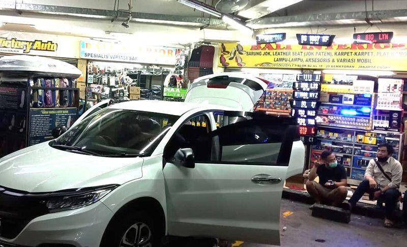 potret sebuah toko variasi mobil di Jakarta (instagram.com/mgkmallotomotif)
