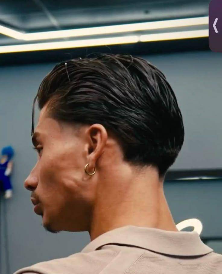 Classic undercut slick back (pinterest.com)