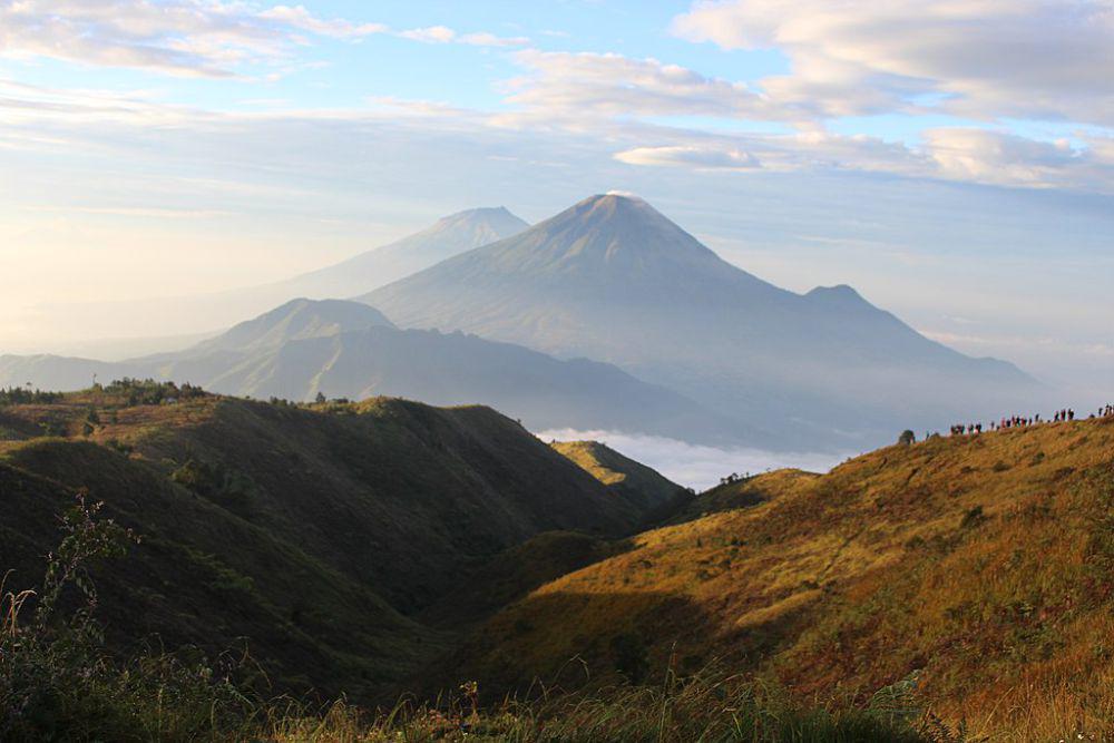 5 Gunung yang Cocok Didaki saat Puasa, Ibadah Tetap Lancar!