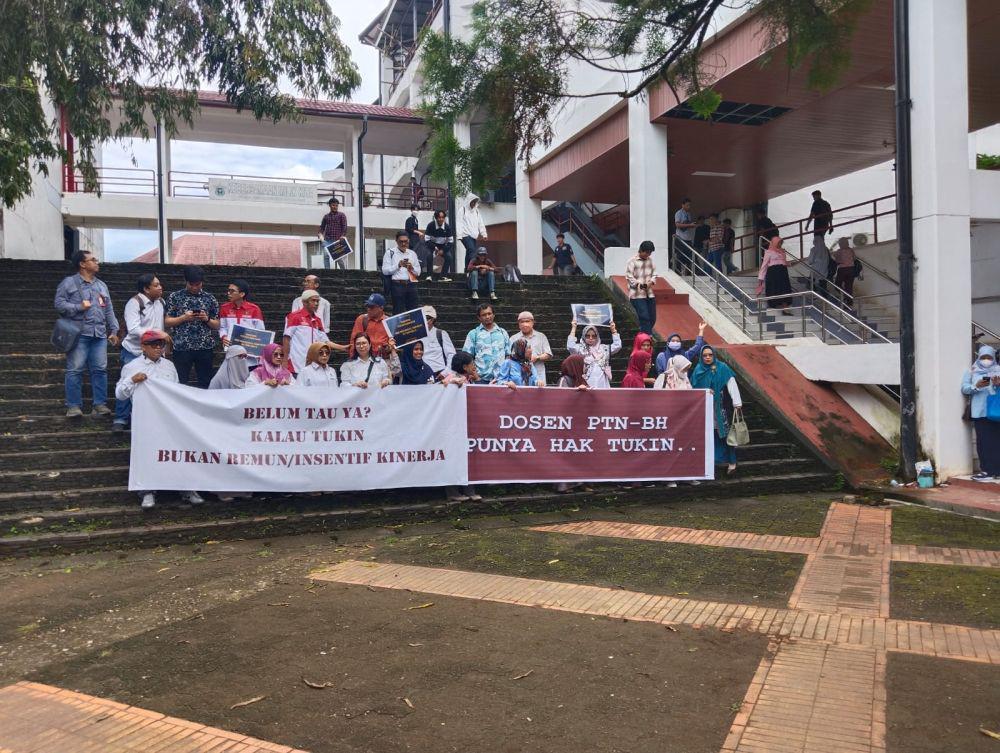 Dosen Unhas Demo di Kampus, Tuntut Tukin yang Tertunda Sejak 2020