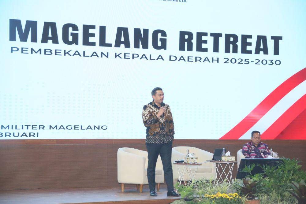 Menteri UMKM Maman Abdurrahman berika penjelasan soal kinerja UMKM saat retret Akmil Magelang. (IDN Times/Dok Puspen Kemendagri)