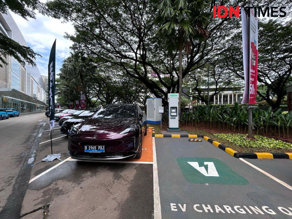 Berapa Biaya Isi Daya Mobil Listrik di SPKLU Swasta?