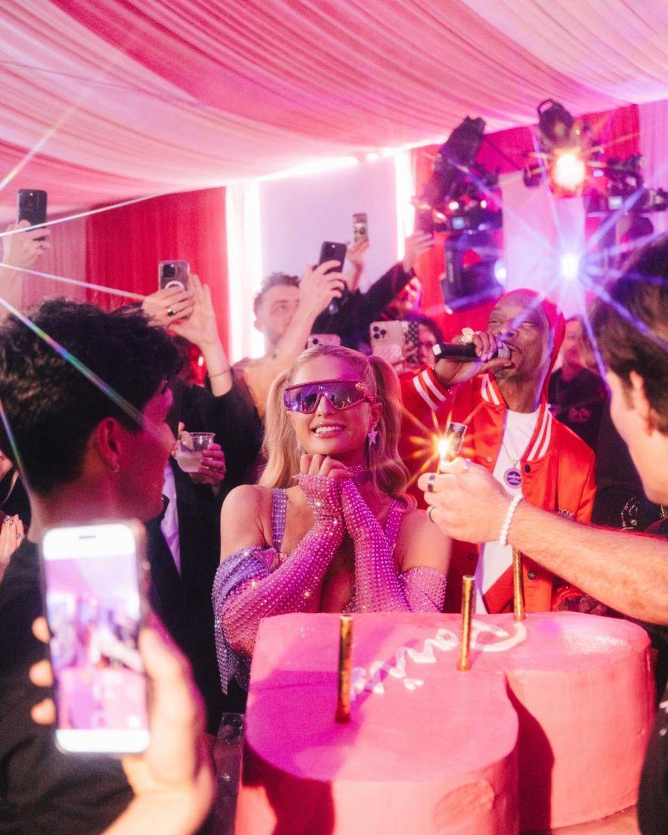 Pesta ultah ke-44 Paris Hilton (Instagram.com/parishilton)