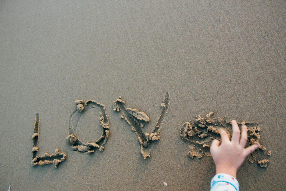 5 Ragam Cinta dalam Hidup, Gak Melulu yang Romantis