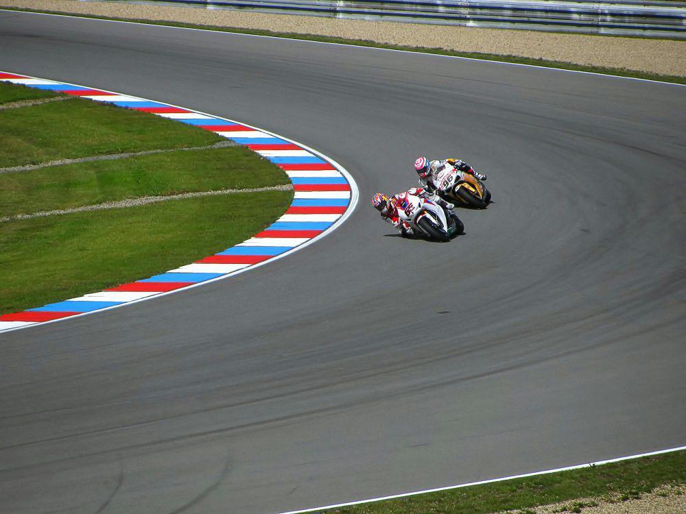 ilustrasi arti red flag di motogp (pexels.com/@pixabay)
