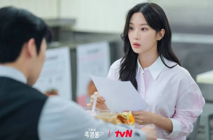 Baek Soo Jung (Moon Ga Young) di drama My Dearest Nemesis (dok. tvN/My Dearest Nemesis)