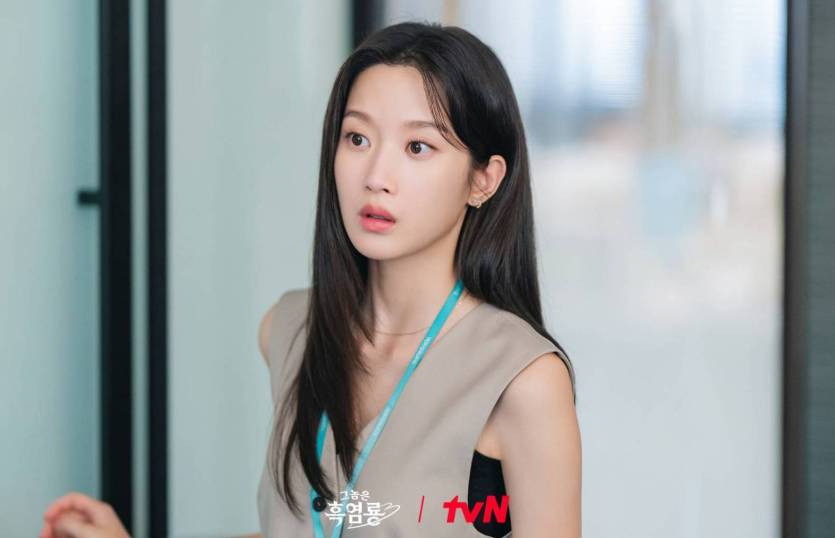 Baek Soo Jung (Moon Ga Young) di drama My Dearest Nemesis (dok. tvN/My Dearest Nemesis)