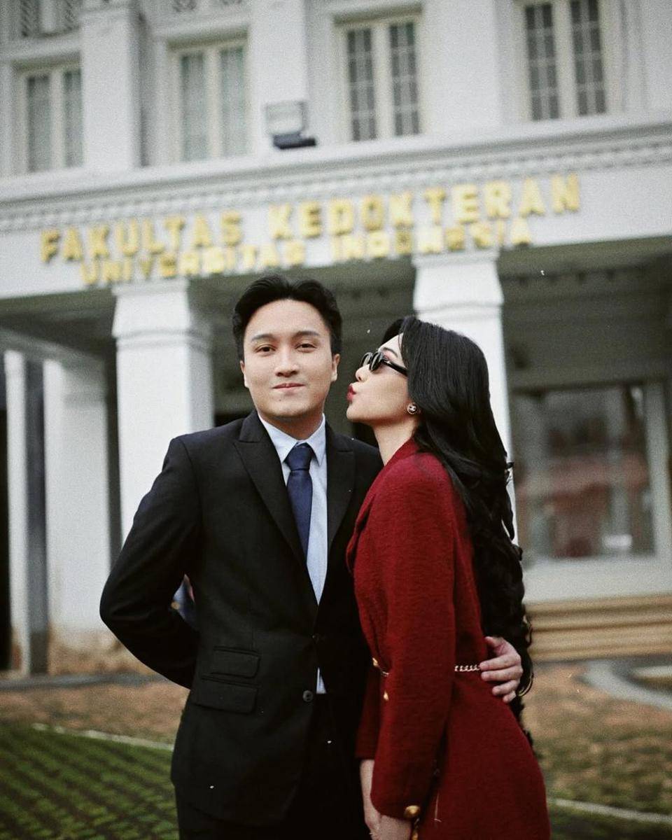 Isyana Sarasvati dan suami (instagram.com/isyanasarasvati)
