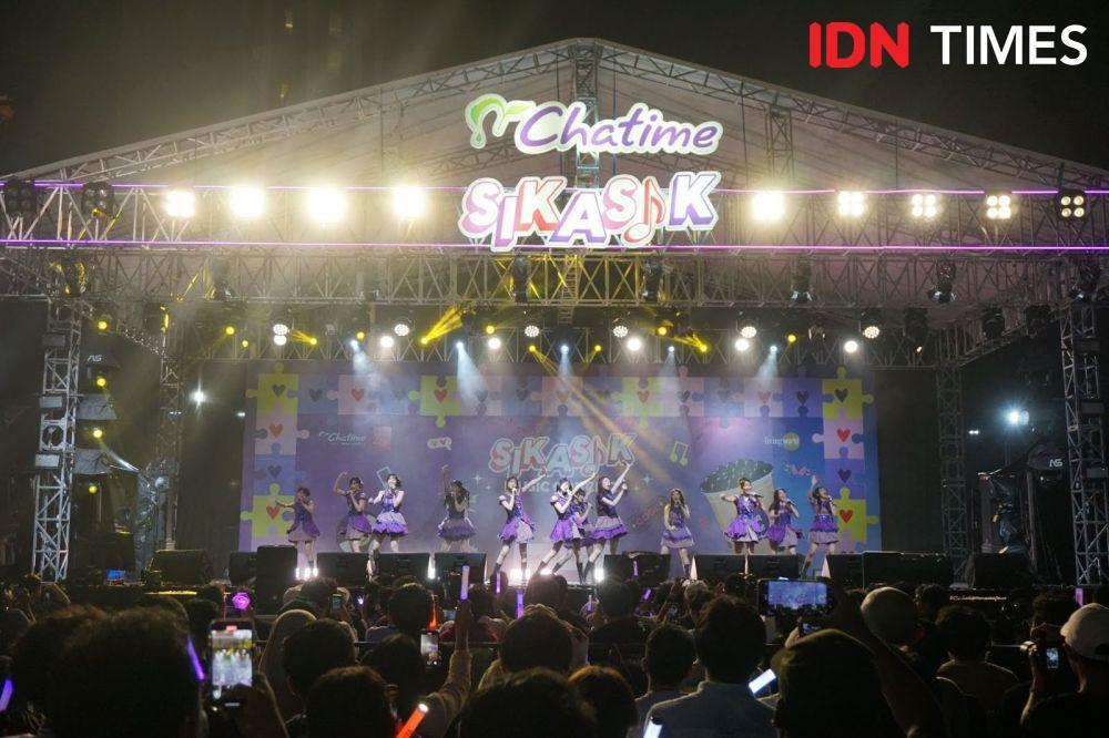 Pecah! Intip Keseruan Pertunjukan Musik Chatime 'SikAsik' x JKT48!