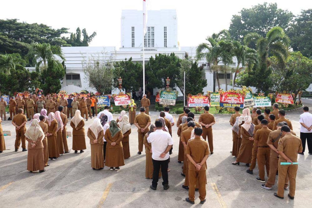 Wakil Wali Kota Cirebon, memberikan arahan pada ASN (Dok. Prokompim Kota Cirebon/Devi Triya Andriyani)