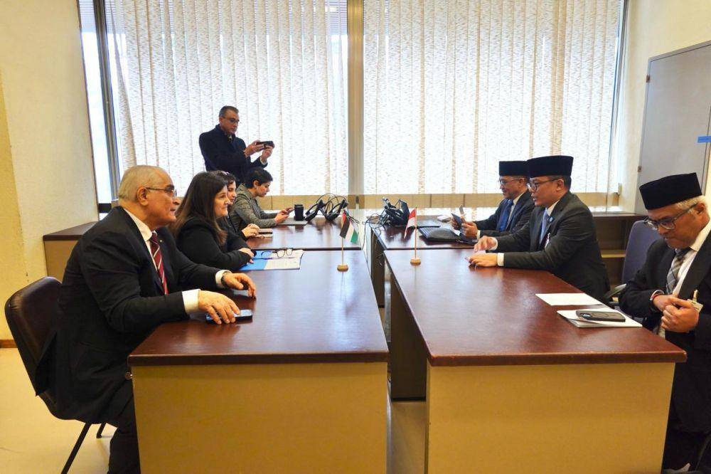 Menlu Sugiono bertemu Menteri Negara Urusan Luar Negeri dan Ekspatriat Palestina, Varsen Aghabekian. (Dok. Kemlu RI)