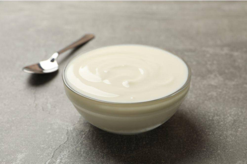 Ilustrasi yogurt plain (vecteezy.com/atlasmedia)