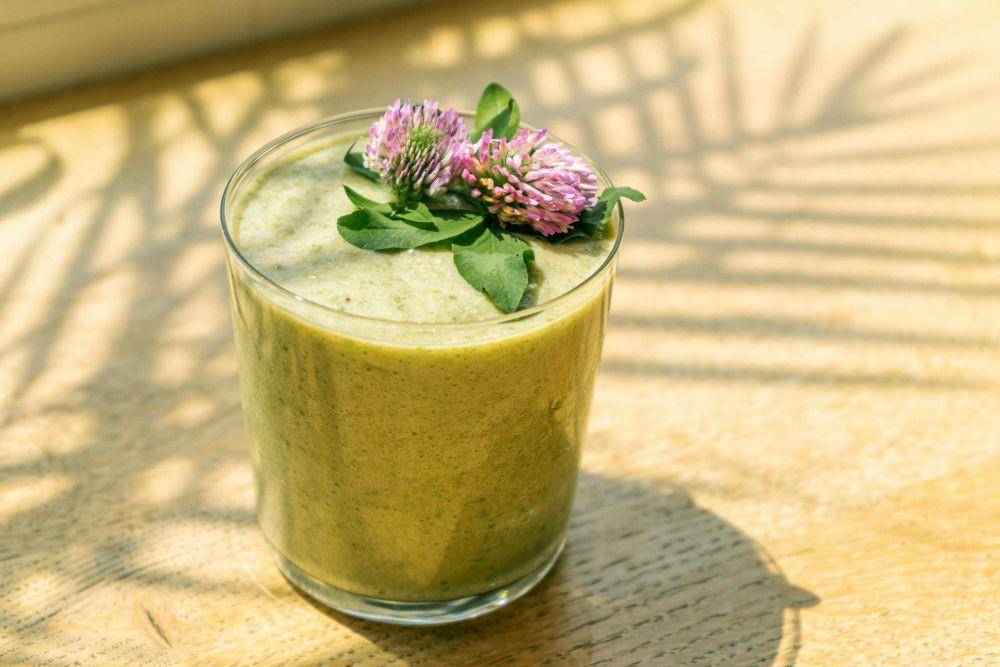 Ilustrasi smoothie alpukat cokelat (pexels.com/Antoni Shkraba)