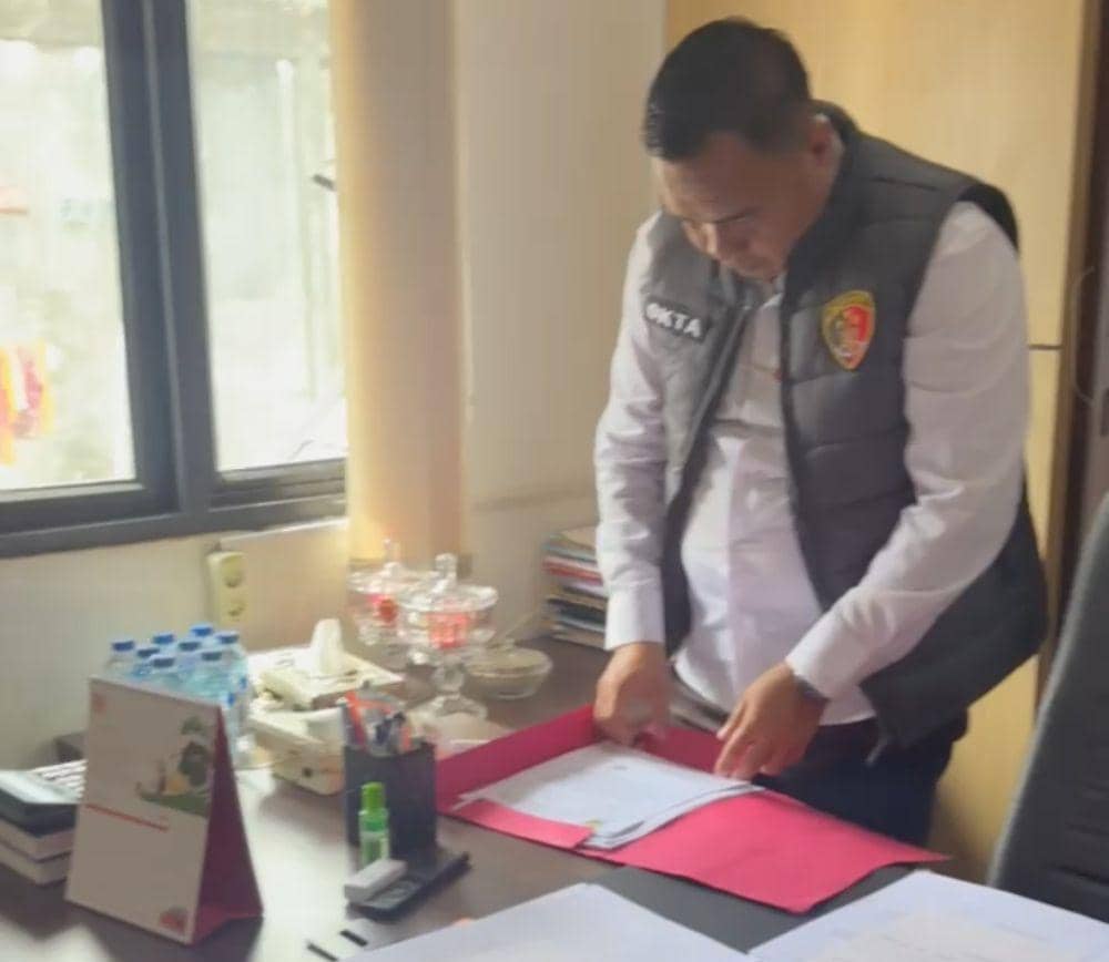 Unit Tipidkor Sat Reskrim Polres Muba menggeledah kantor PT Muba Energy  Power. (Dok. Polres Muba)