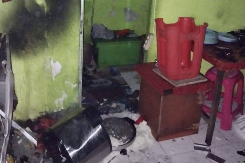 Perusakan dan pembakaran warung (Dok.IDN Times/istimewa)