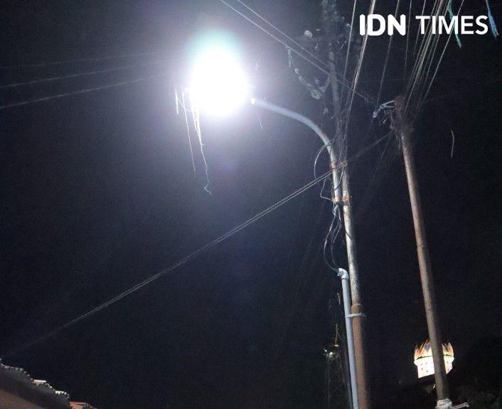 Ilustrasi lampu jalan (IDN Times/Feny Maulia Agustin)