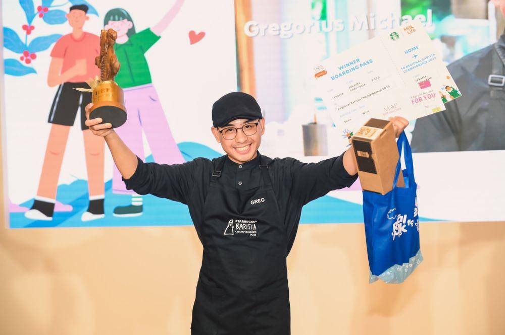 Gregorius Michael sebagai pemenang pertama Starbucks Barista Championship 2025 (dok. MilkLife)