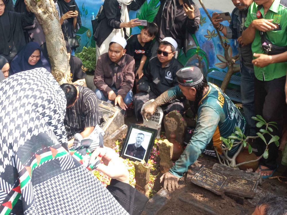Bejo Sugiantoro Dikenal Taat Beragama dan Ramah di Lingkungan Rumah