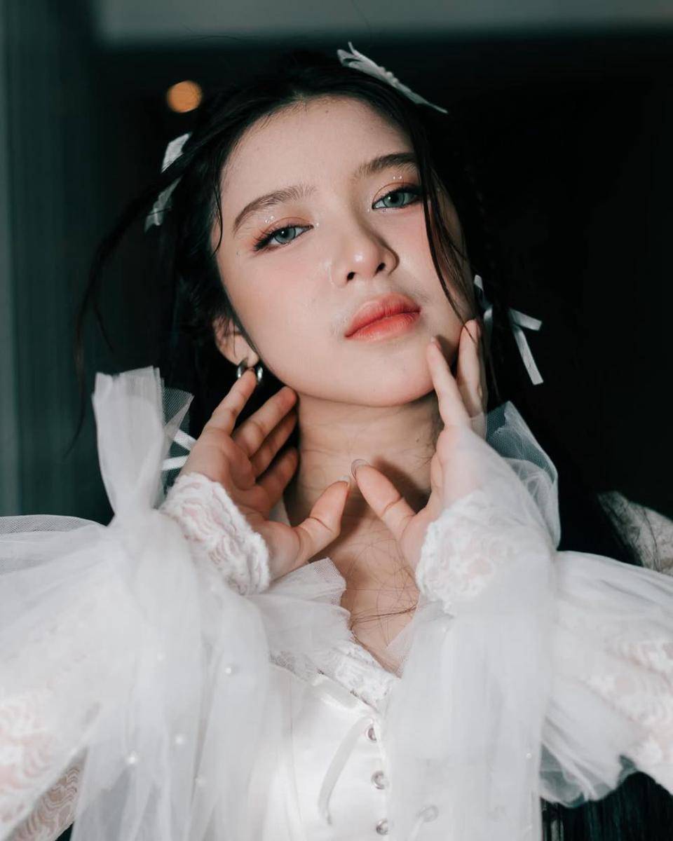inspirasi eye makeup ala Tiara Andini (instagram.com/tiaraandini)