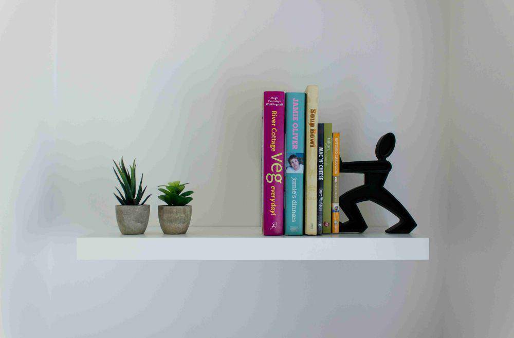 ilustrasi buku (unsplash.com/Darren Richardson)