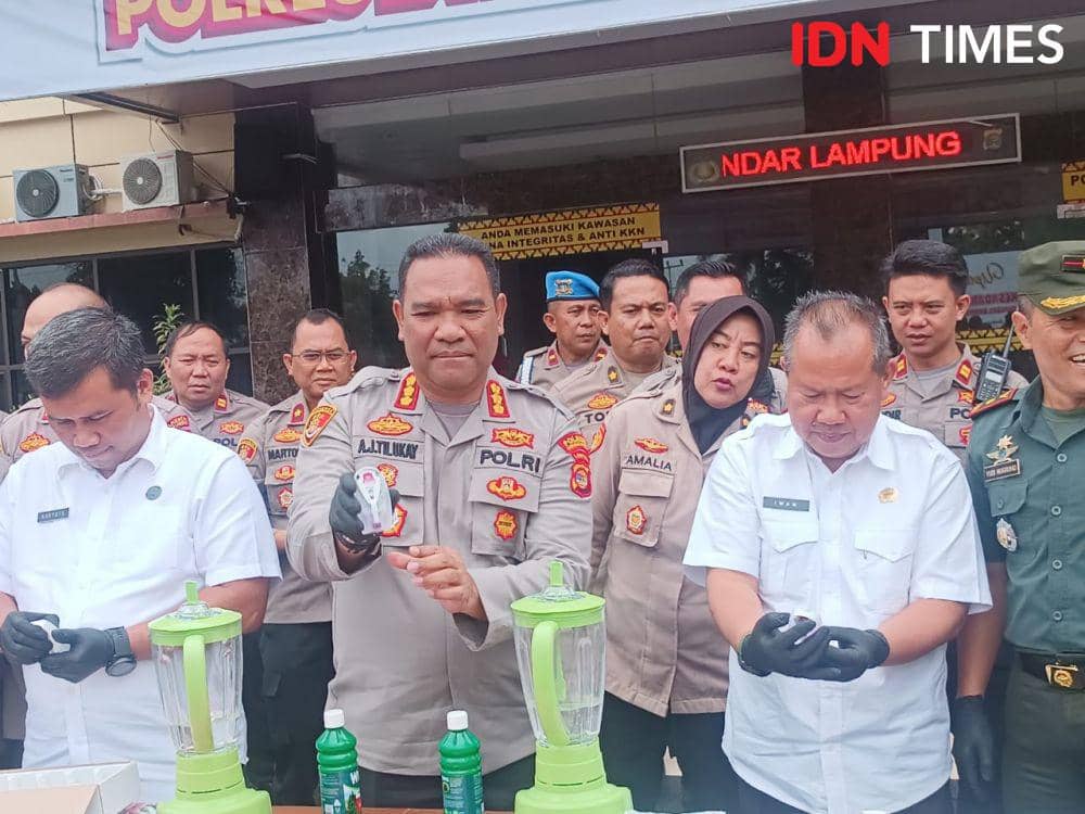 Pemusnahan barang bukti sabu 2,4 Kg dan pil ekstasi 202 butir hasil penindakan Satresnarkoba Polresta Bandar Lampung. (IDN Times/Tama Yudha Wiguna)