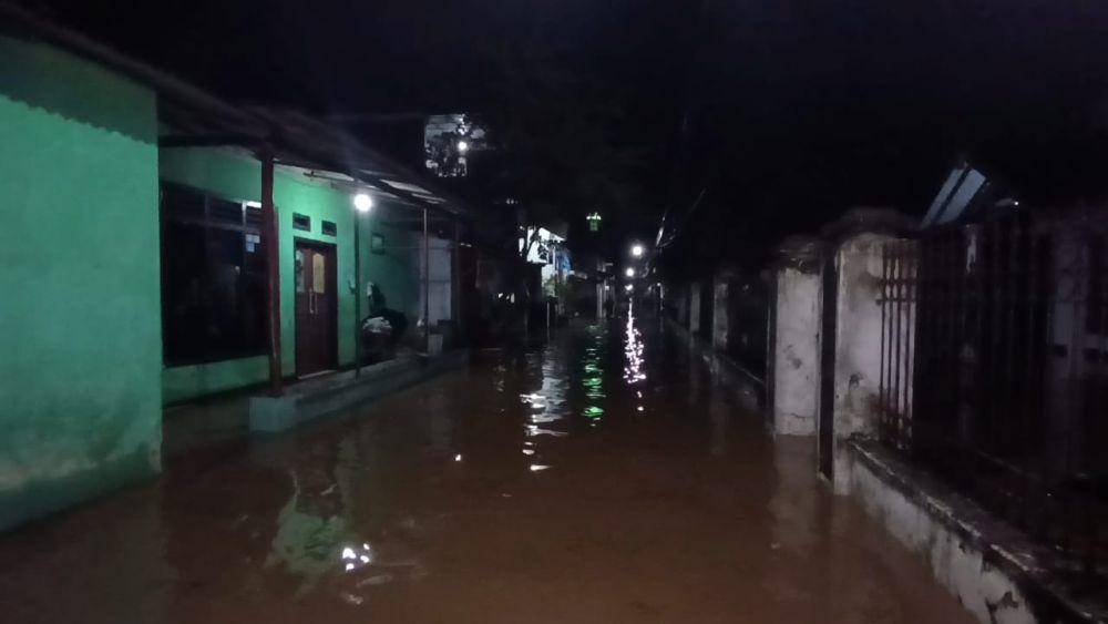 Banjir genangi rumah warga di Tulungagung. IDN Times/ Bramanta Pamungkas