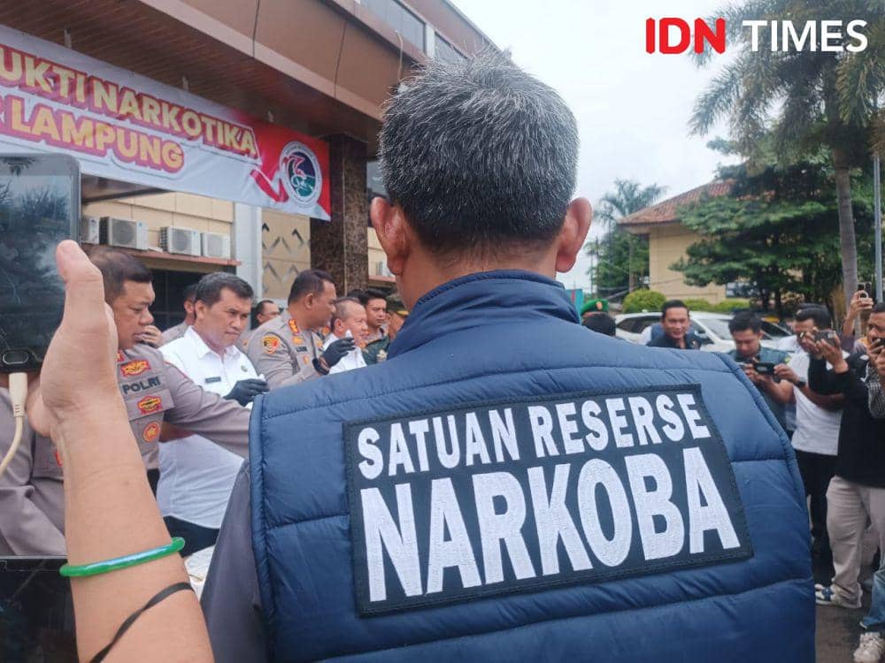 Pemusnahan barang bukti sabu 2,4 Kg dan pil ekstasi 202 butir hasil penindakan Satresnarkoba Polresta Bandar Lampung. (IDN Times/Tama Yudha Wiguna)