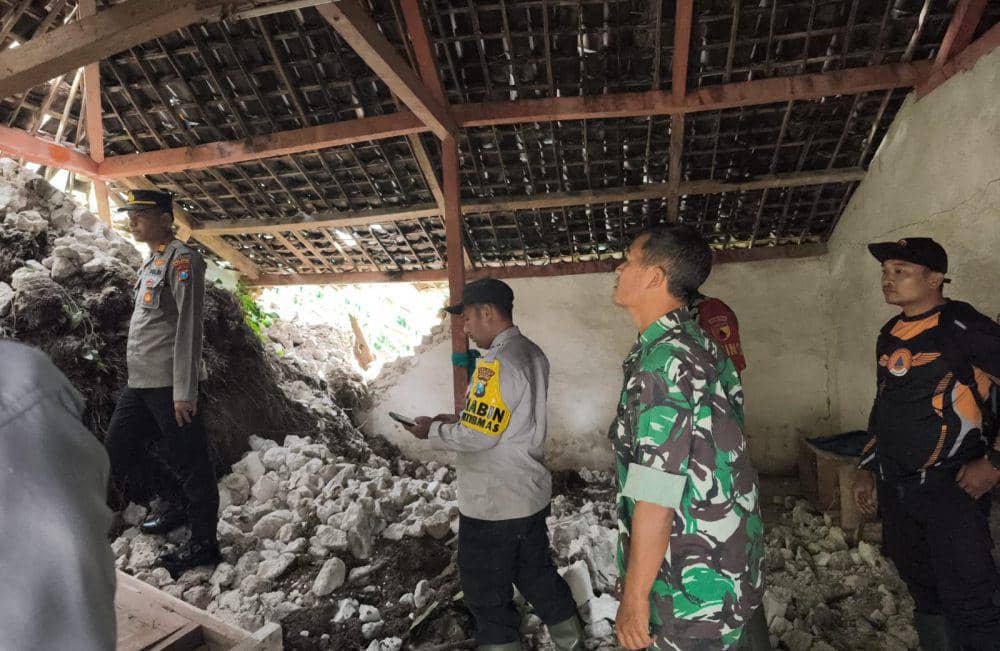 Tebing setinggi 20 meter longsor timpa rumah Kasiran di Dukuh Templek, Desa Gonggang. IDN Times/ Riyanto.
