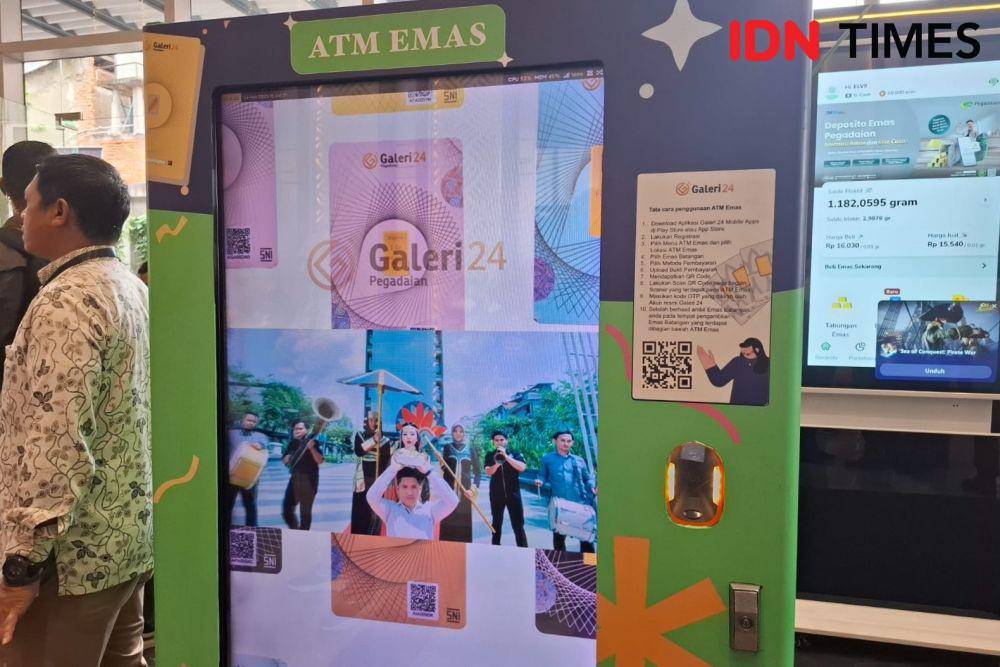 Dirut BSI, Hery Gunardi (kiri) dalam acara Peluncuran Bank Emas pada Rabu (26/2/2025). (IDN Times/Umi Kalsum)