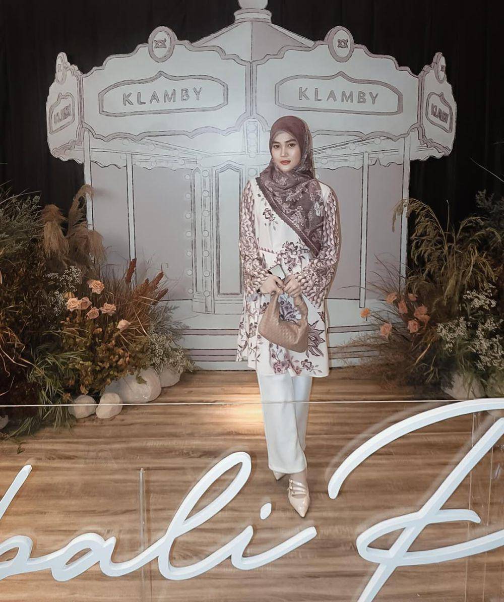 baju muslim ala Henny Rahman