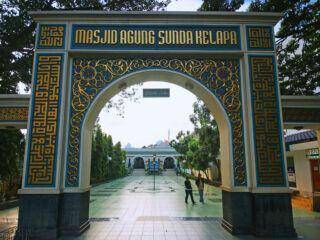 Masjid Agung Sunda Kelapa (https://masjid-sundakelapa.id/)