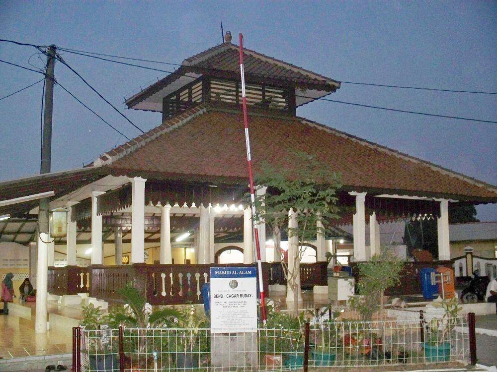 Masjid Al Alam Marunda (https://id.m.wikipedia.org/)