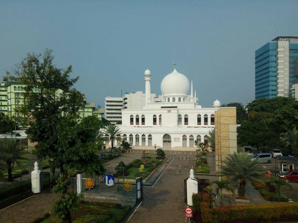 Masjid Al-Azhar (https://id.wikipedia.org/)